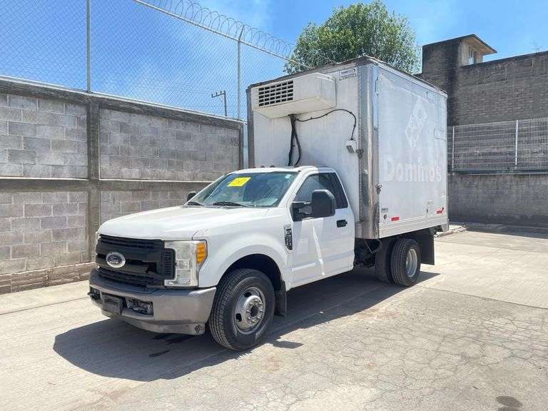 Camioneta Marca FORD F350, Modelo SUPER DUTY de 3.5 ton, 6.2L V8 manual, kilometraje: 298220 km