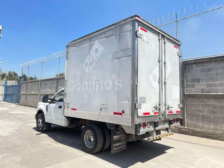 Camioneta Marca FORD F350, Modelo SUPER DUTY de 3.5 ton, 6.2L V8 manual, kilometraje: 298220 km