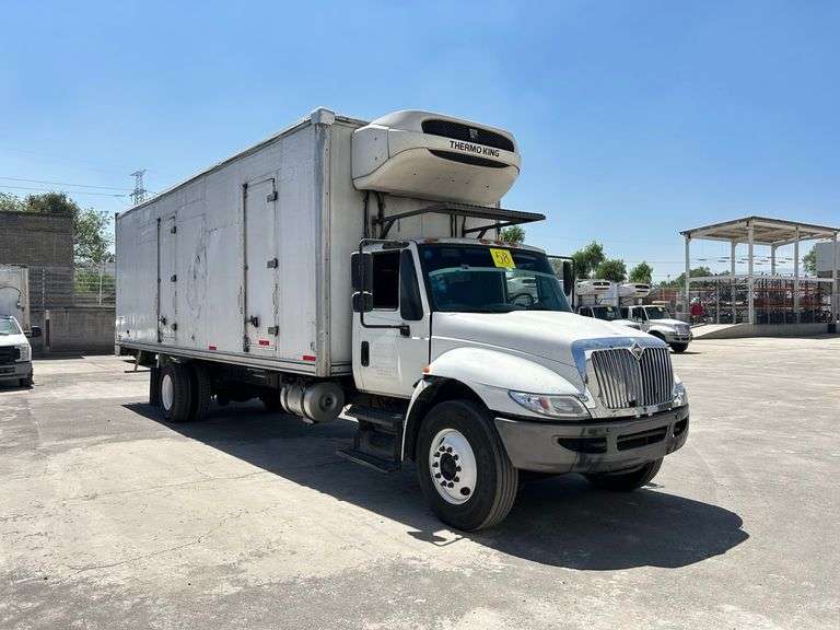 Camión DARASTAR Rabon Automatico de 2 Ejes de 15 ton acondicionado con TERMO KING Marca INTERNATIONAL Modelo 2016 Serie 3HAMMAARXGL226208 No. Eco RA017 con caja refrigerada Marca RENO