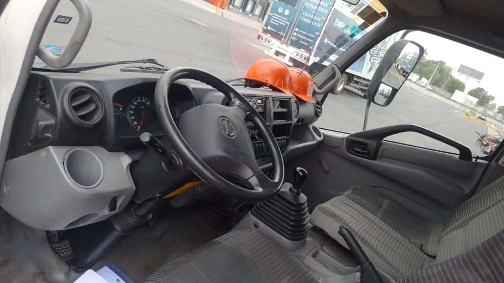 Camión Hino 300 816 Con Caja Seca Transmisión Manual Año 2019