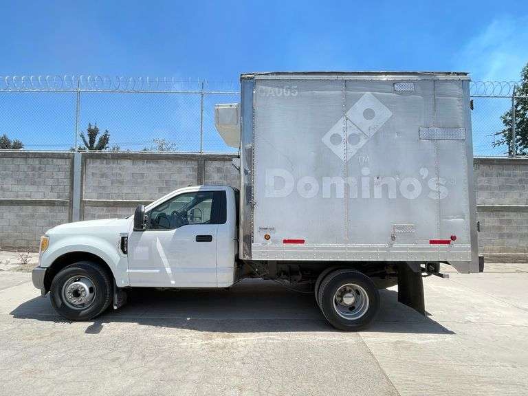 Camioneta Marca FORD F350, Modelo SUPER DUTY de 3.5 ton, 6.2L V8 manual, kilometraje: 298220 km