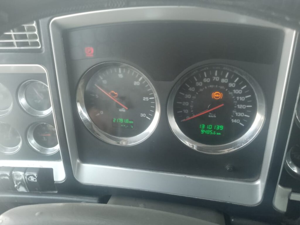 TRACTOCAMIÓN KENWORTH