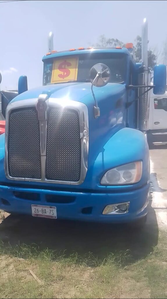 TRACTOCAMIÓN KENWORTH