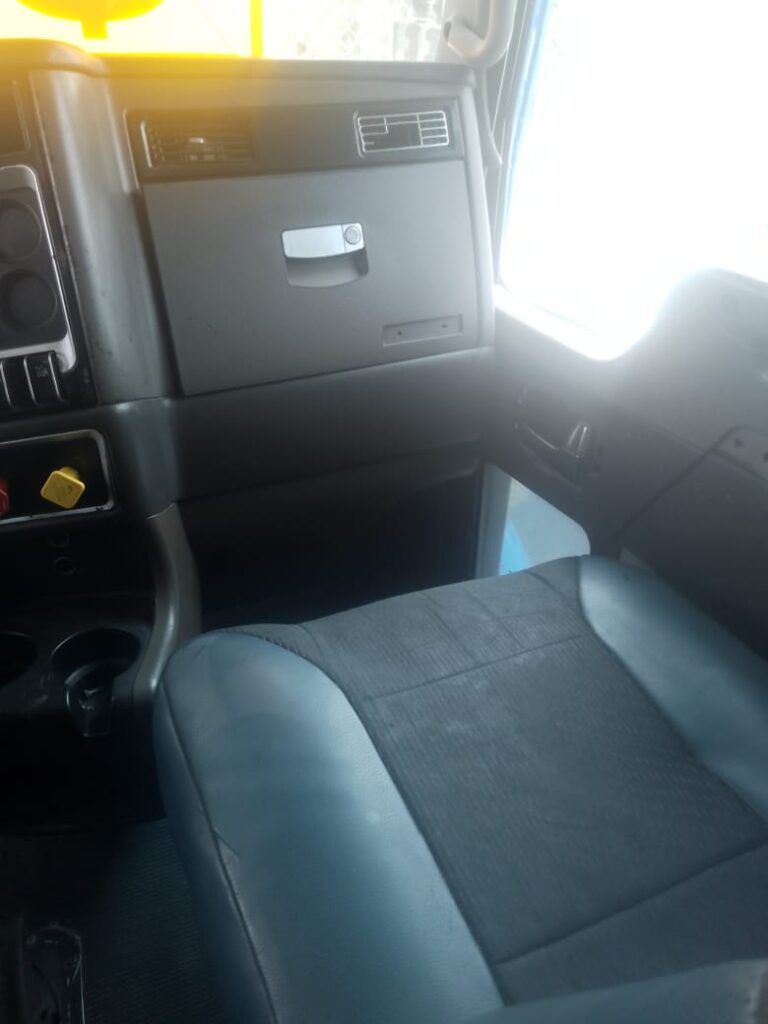 TRACTOCAMIÓN KENWORTH