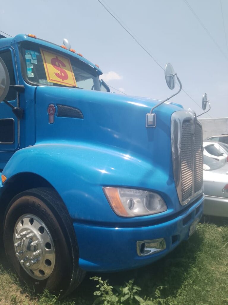TRACTOCAMIÓN KENWORTH
