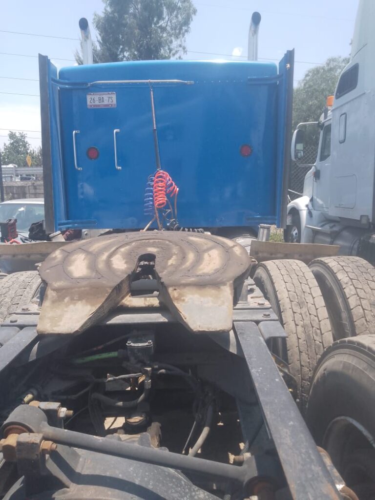 TRACTOCAMIÓN KENWORTH