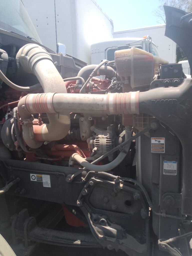 TRACTOCAMIÓN KENWORTH