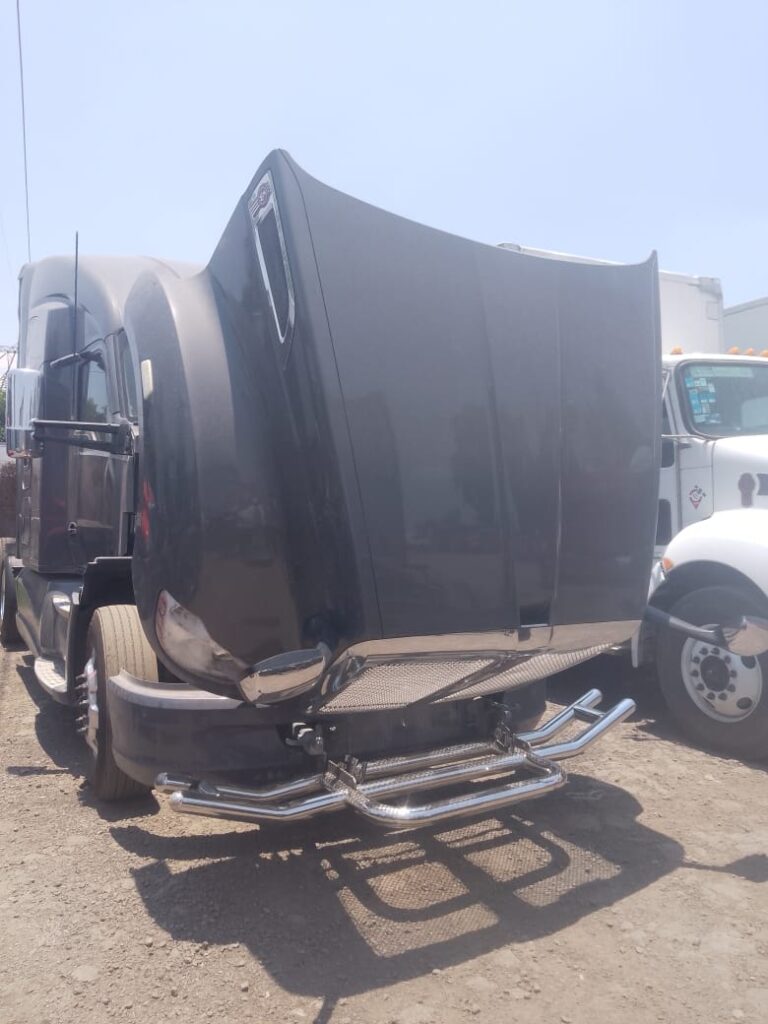 TRACTOCAMIÓN KENWORTH