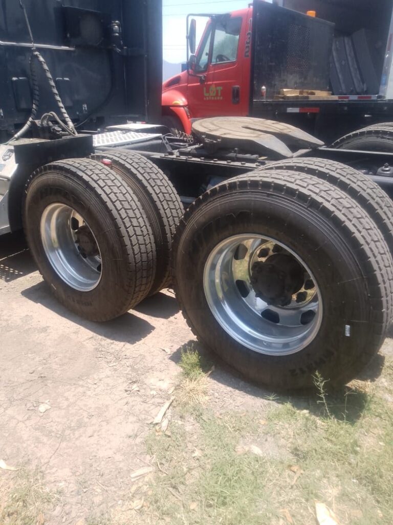 TRACTOCAMIÓN KENWORTH