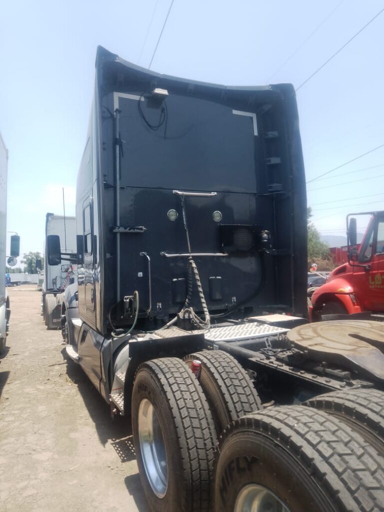 TRACTOCAMIÓN KENWORTH
