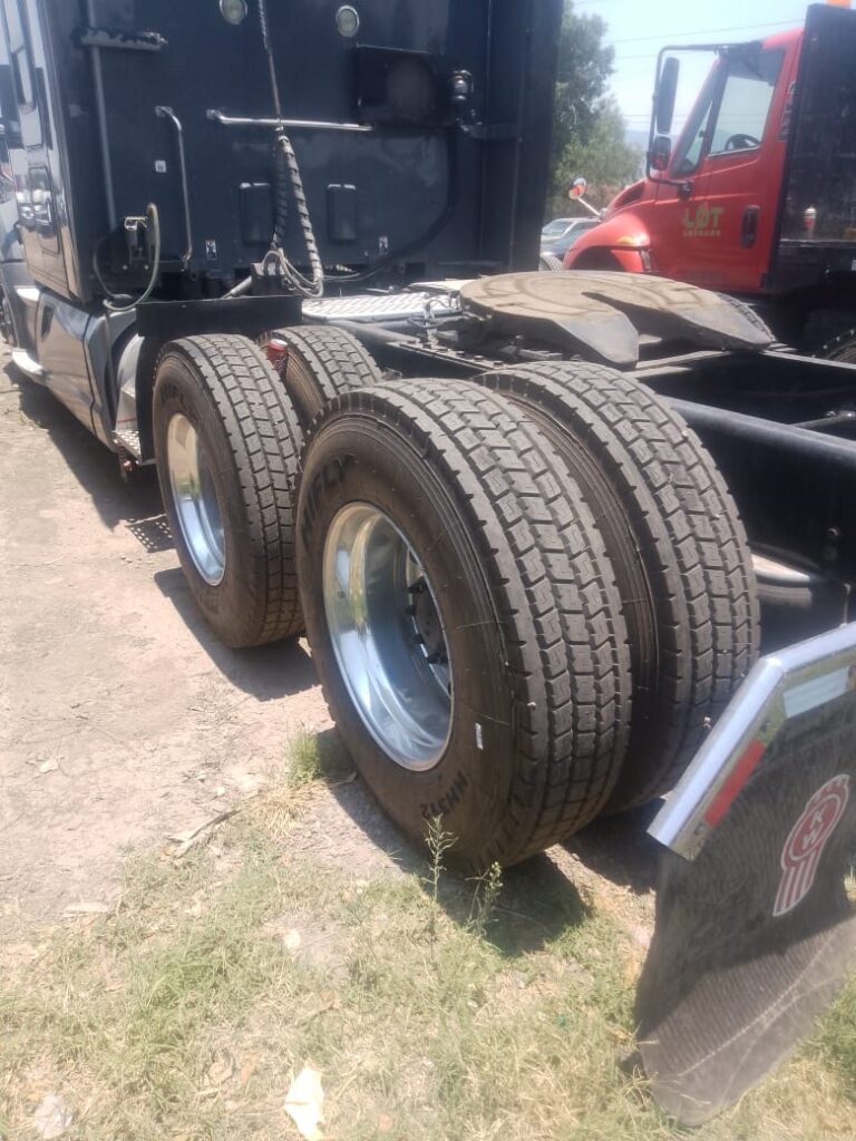 TRACTOCAMIÓN KENWORTH