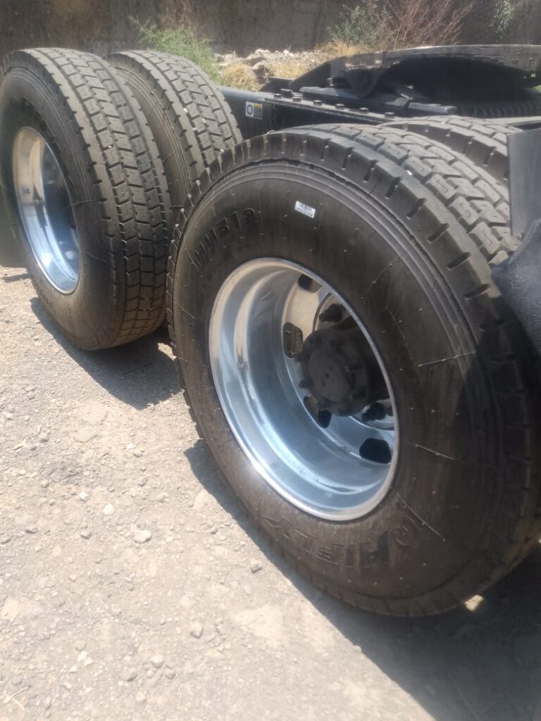 TRACTOCAMIÓN KENWORTH
