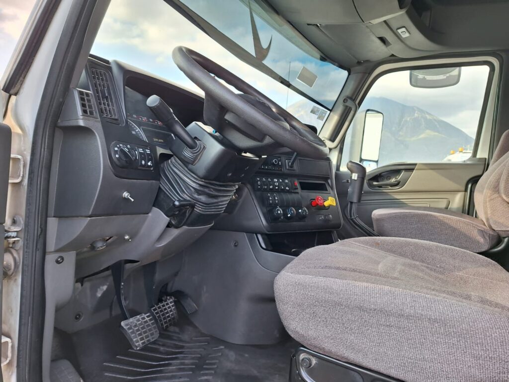 Tractocamión International LT 2023