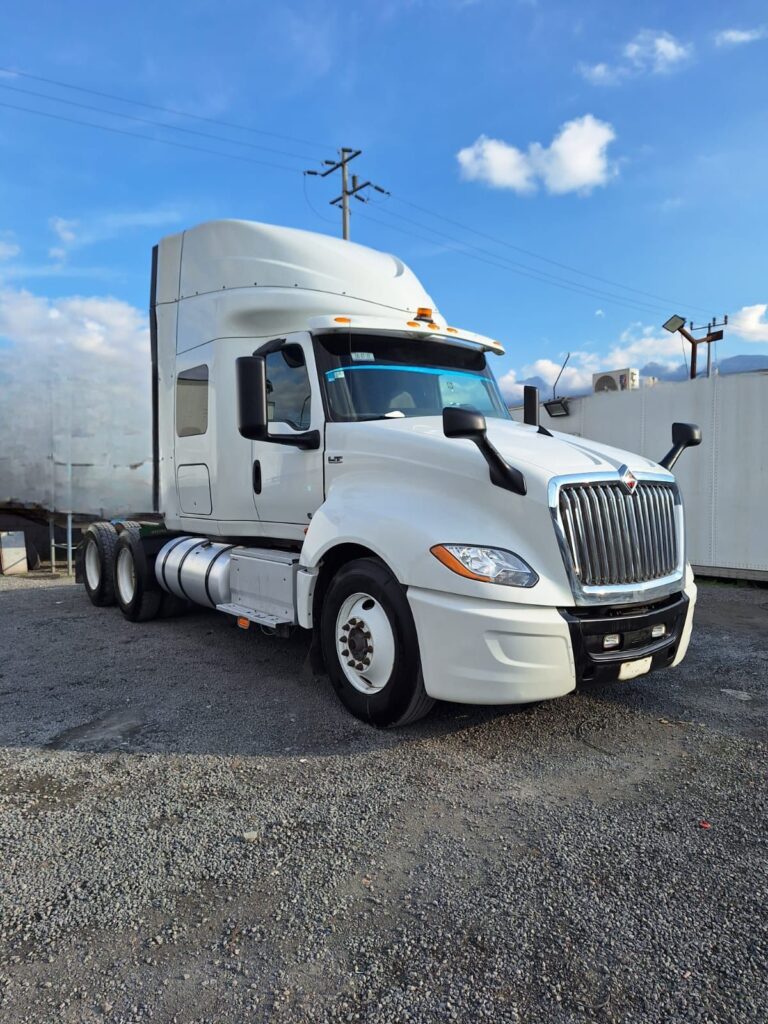 Tractocamión International LT 2023