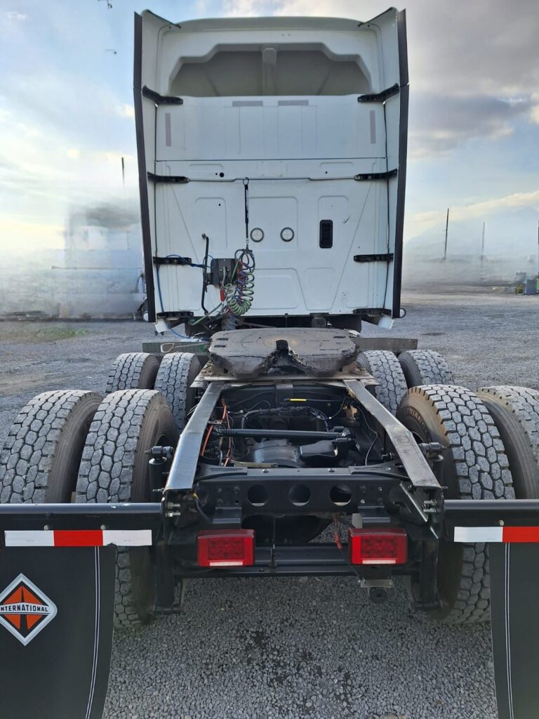 Tractocamión International LT 2023