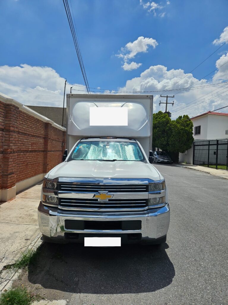 Camioneta de 3.5 Ton, caja seca de 20 pies
