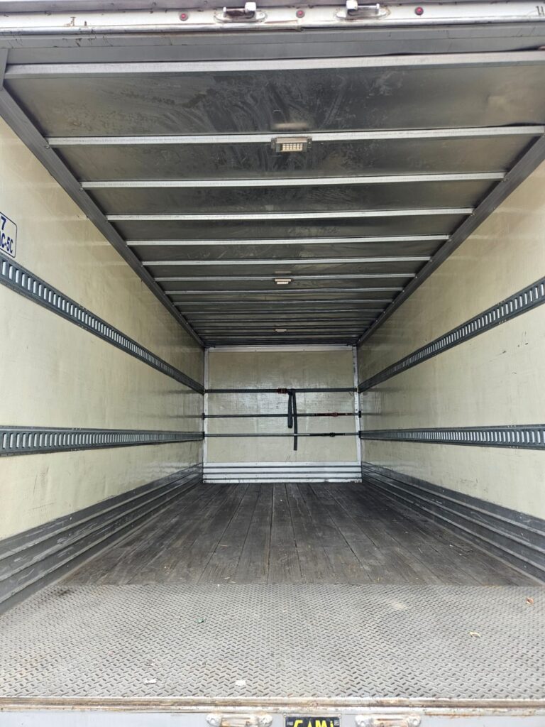 Camioneta de 3.5 Ton, caja seca de 20 pies