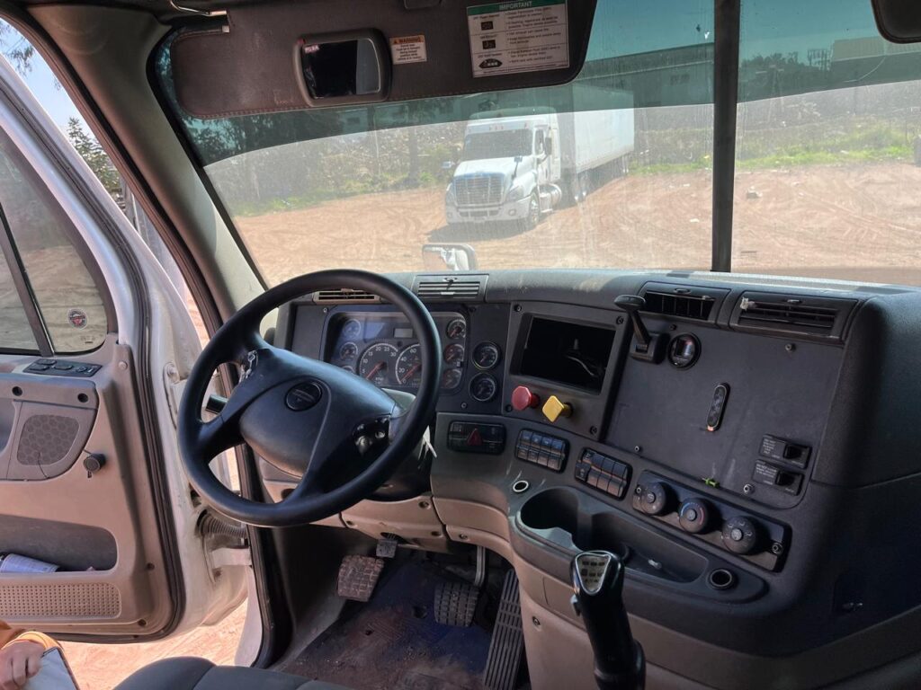 FREIGHTLINER CASCADIA 2015