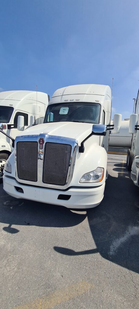 Kenworth T680 2015 ISX 18V 46K LIBRAS