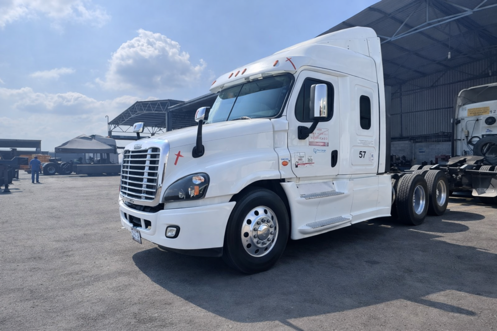 Venta de 4 tractocamiones