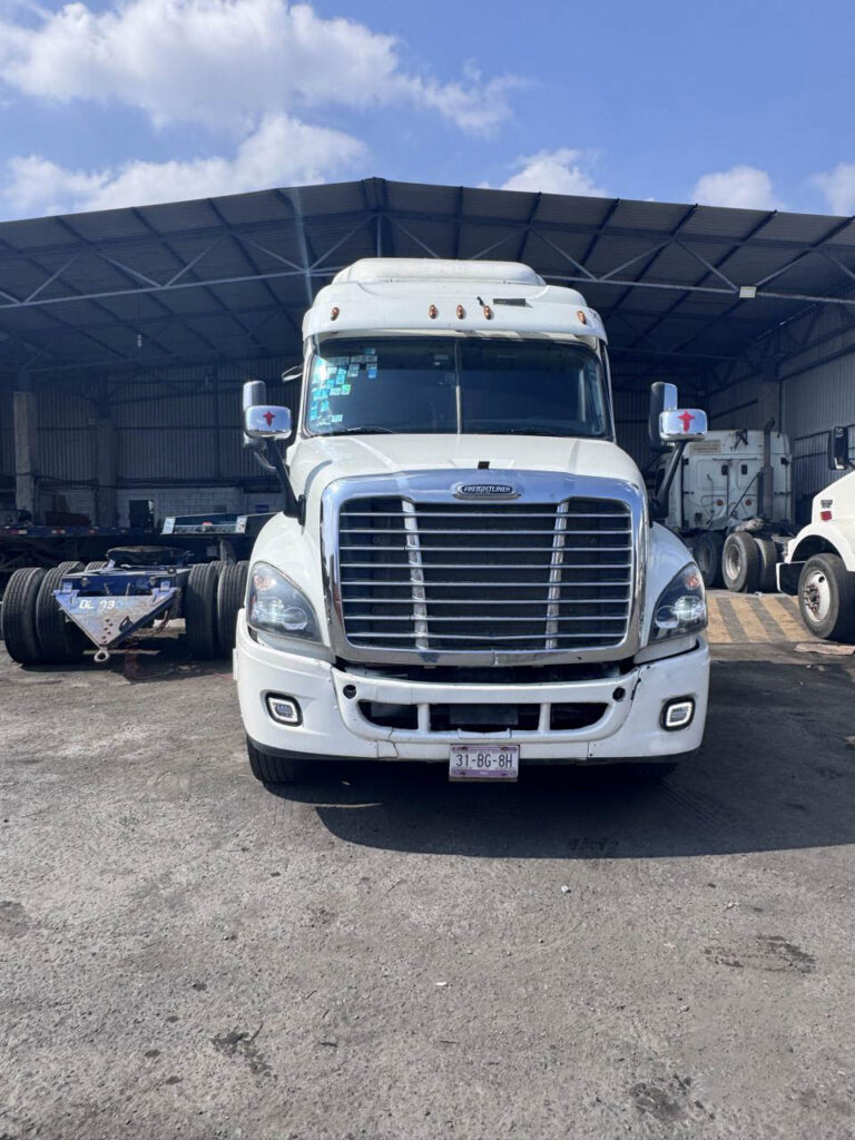 Venta de 4 tractocamiones