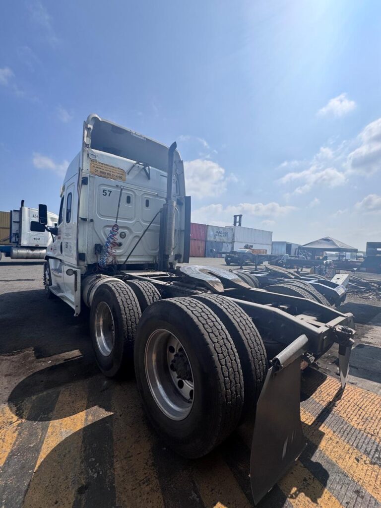 Venta de 4 tractocamiones