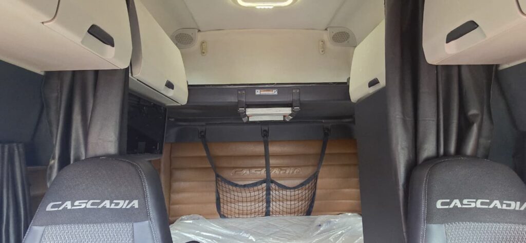 FREIGTLINER NEW CASCADIA 2025