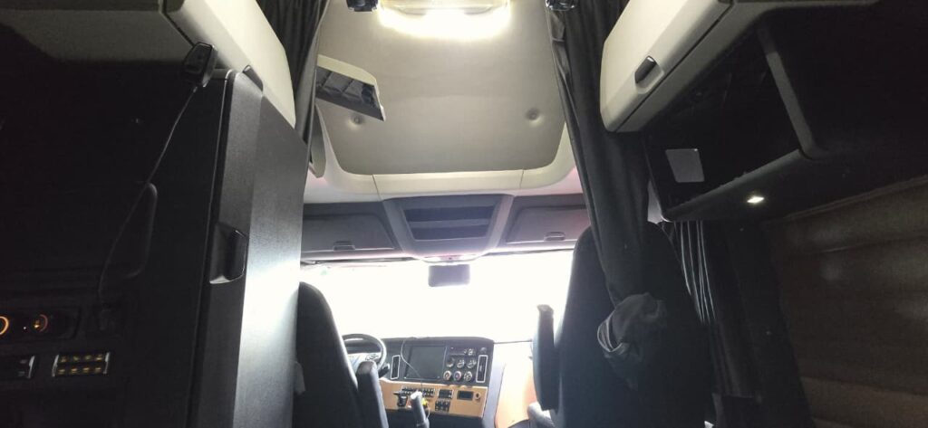 FREIGTLINER NEW CASCADIA 2025