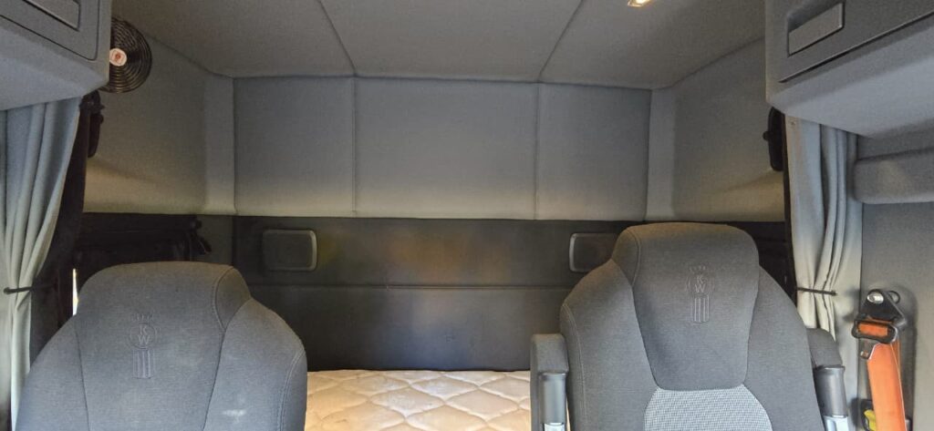 ️Kenworth T-680 2023