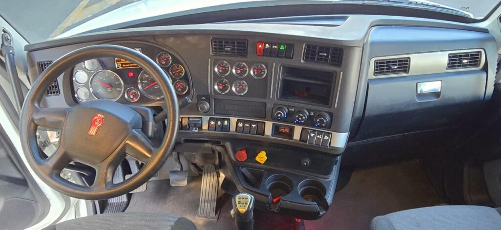 ️Kenworth T-680 2023